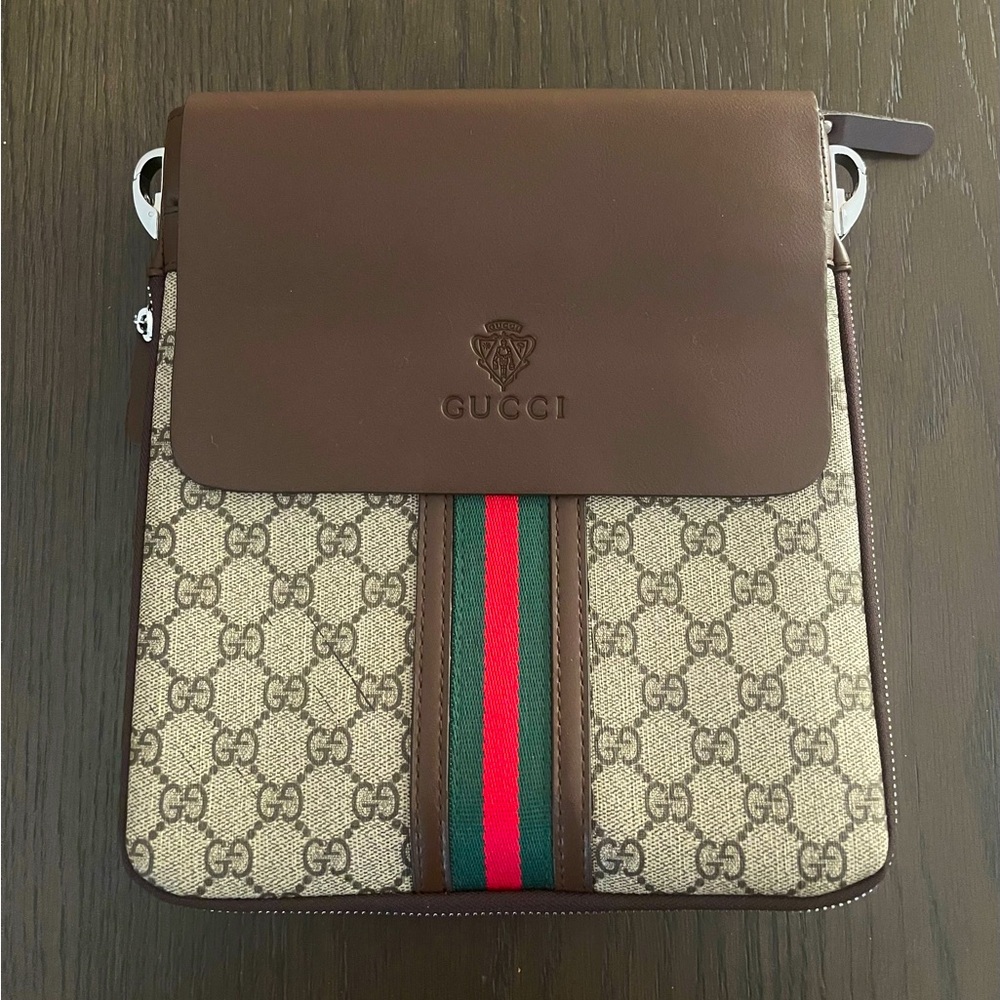GUCCI GG SUPREME MONOGRAM MESSENGER BAG